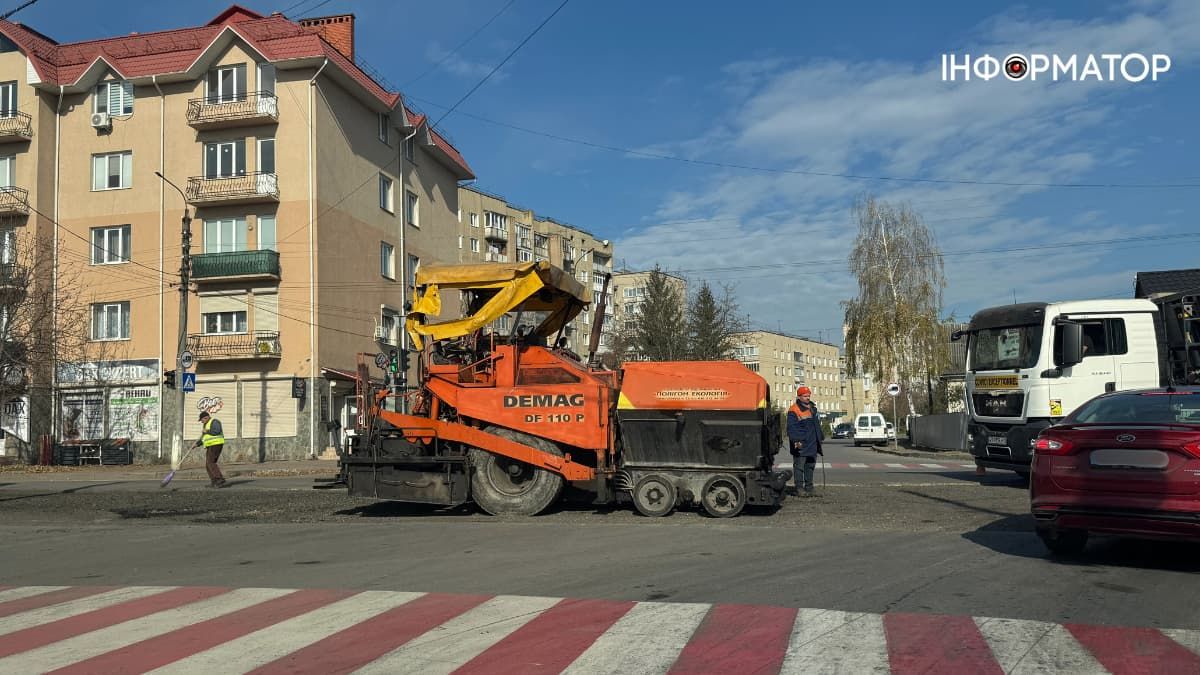 Увага водіям: через ремонтні роботи у центрі Коломиї рух ускладнено