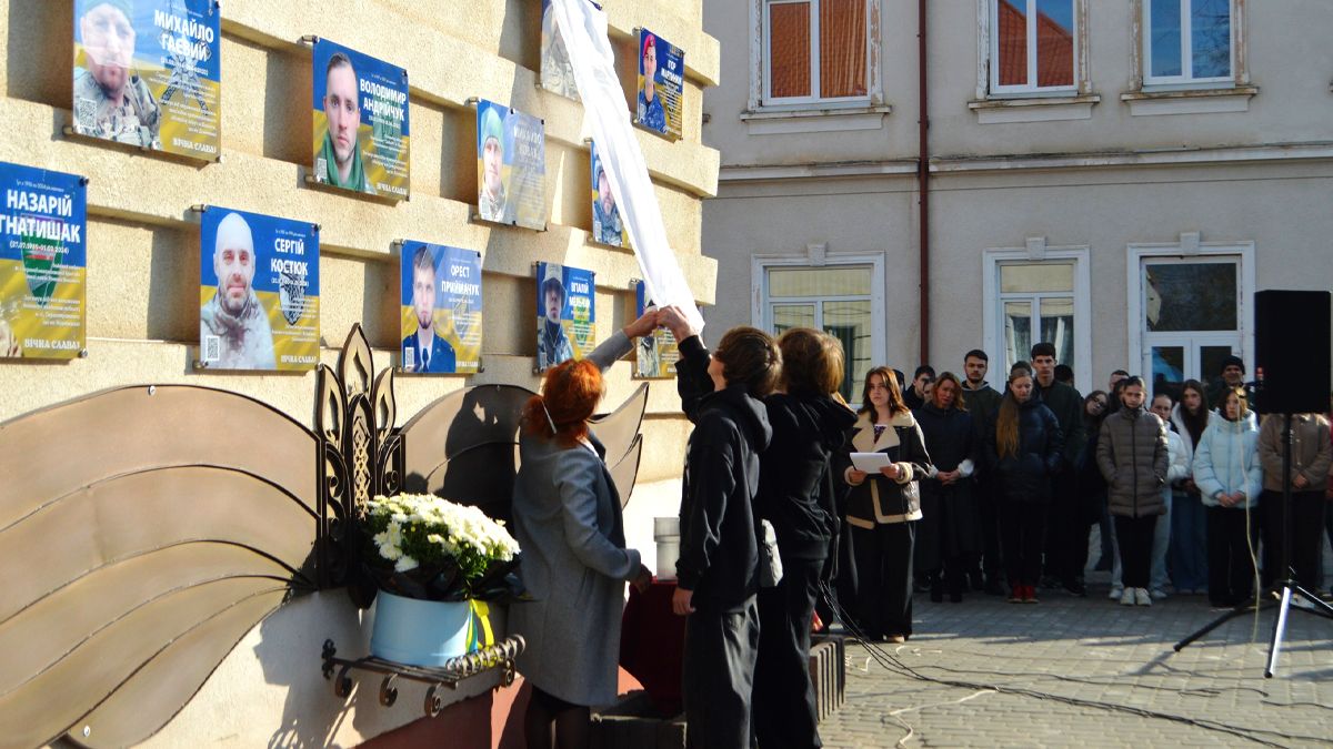 Меморіальною дошкою у Коломиї вшанували воїна Володимира Шевагу