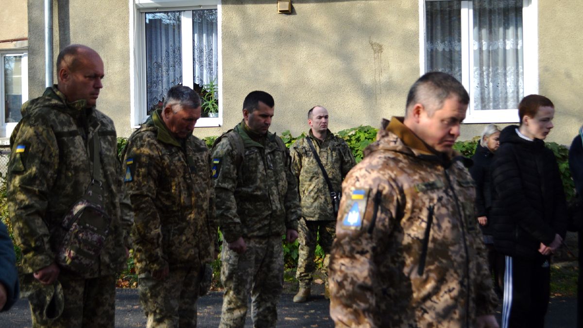 Меморіальною дошкою у Коломиї вшанували воїна Володимира Шевагу 4