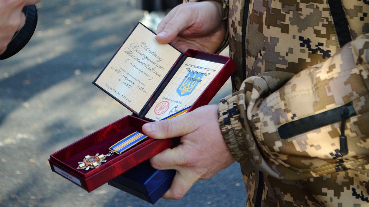 Меморіальною дошкою у Коломиї вшанували воїна Володимира Шевагу 3