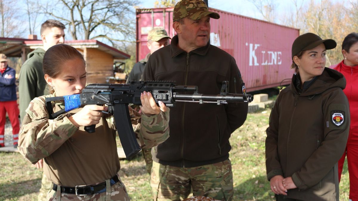 Команда Коломийського ліцею №9 стала переможцем військово-спортивних ігор пам’яті Мирона Забарила 6