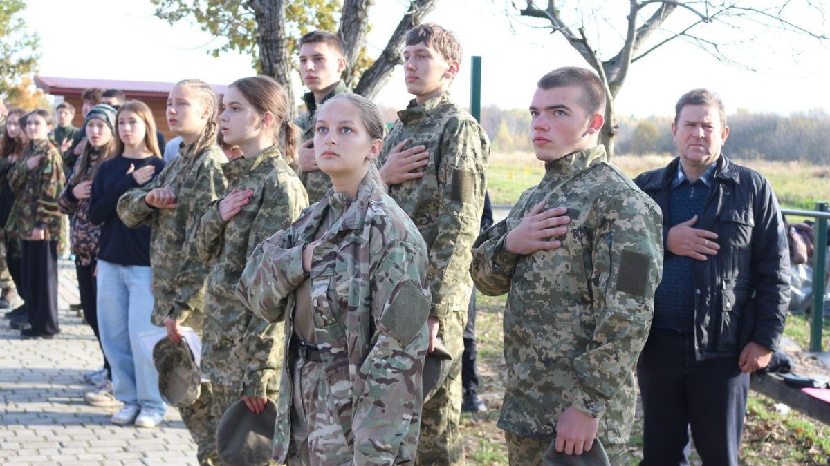 Команда Коломийського ліцею №9 стала переможцем військово-спортивних ігор пам’яті Мирона Забарила 4