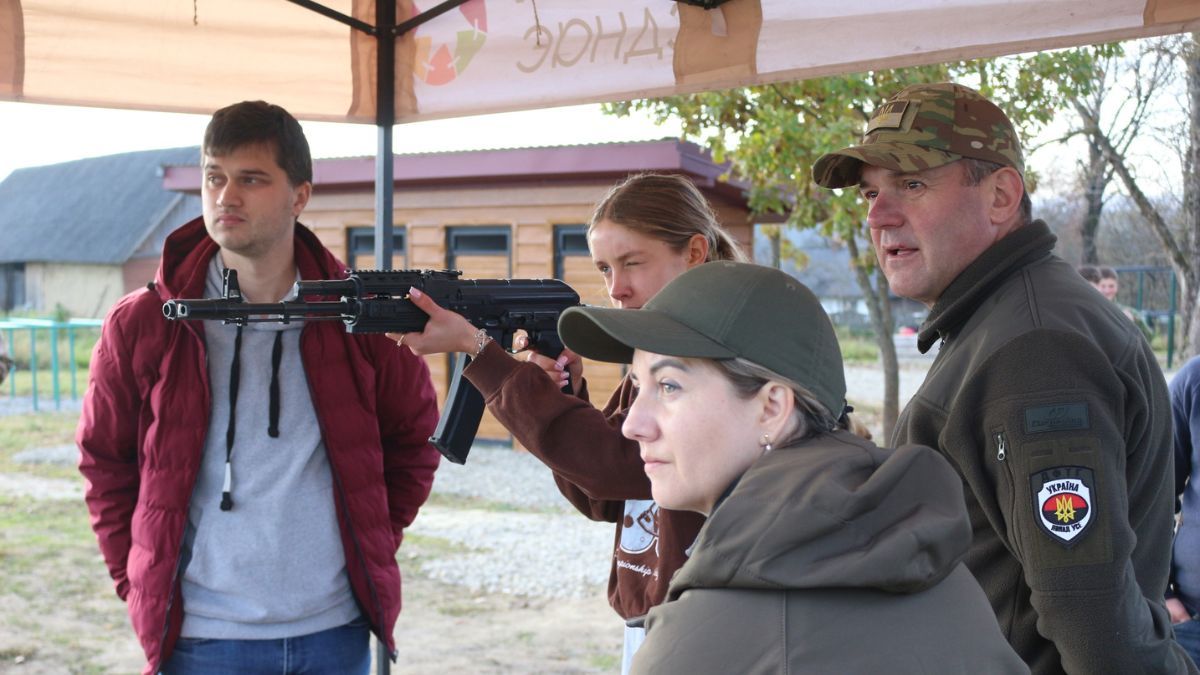 Команда Коломийського ліцею №9 стала переможцем військово-спортивних ігор пам’яті Мирона Забарила 3