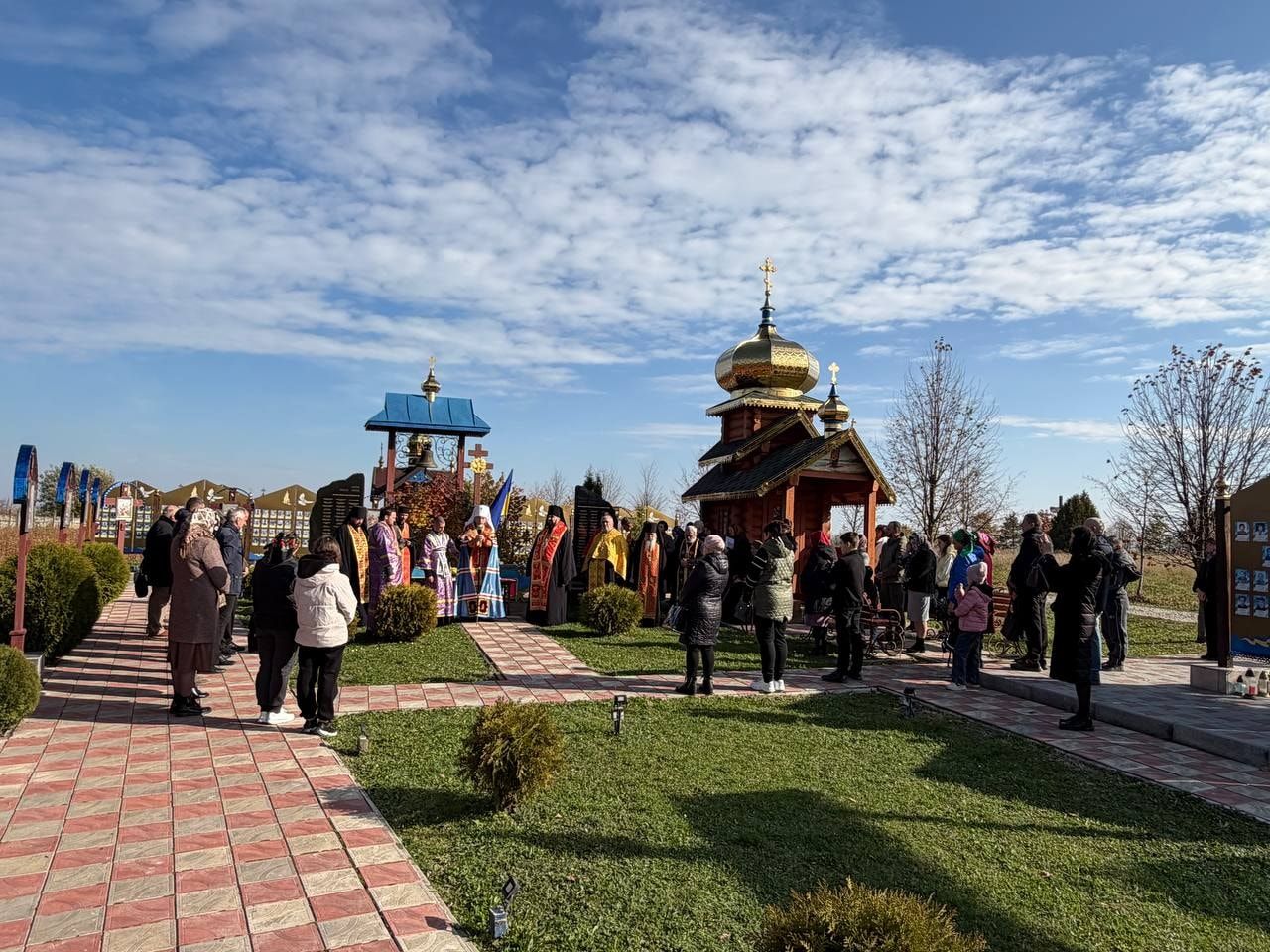 На Коломийщині урочисто відкрили стелу на честь полеглих Героїв 3