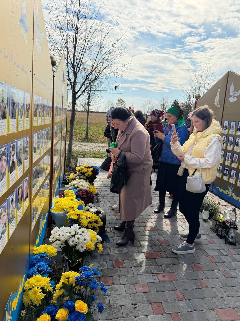 На Коломийщині урочисто відкрили стелу на честь полеглих Героїв 6