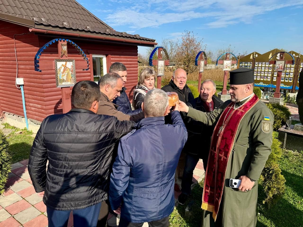 На Коломийщині урочисто відкрили стелу на честь полеглих Героїв 4