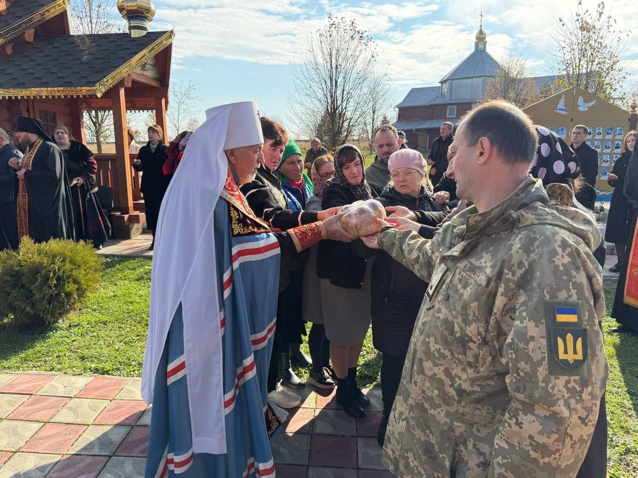 На Коломийщині урочисто відкрили стелу на честь полеглих Героїв 5