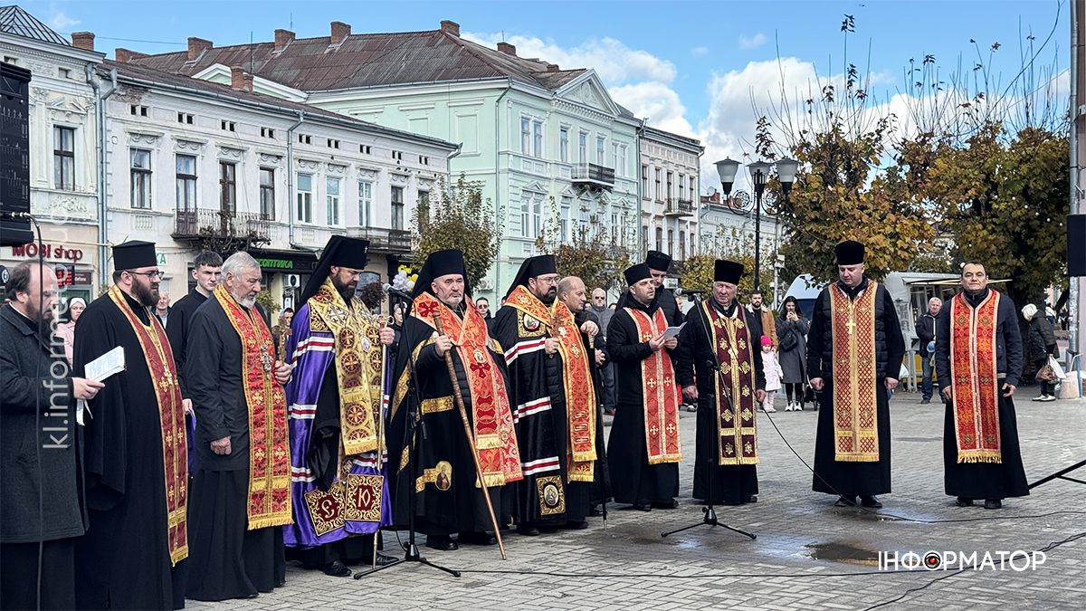 У центрі Коломиї відкрили та освятили цифровий меморіал у пам'ять про захисників 3