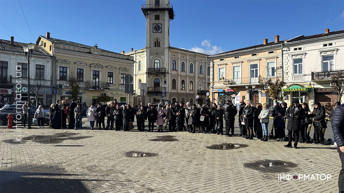 У центрі Коломиї відкрили та освятили цифровий меморіал у пам'ять про захисників 1