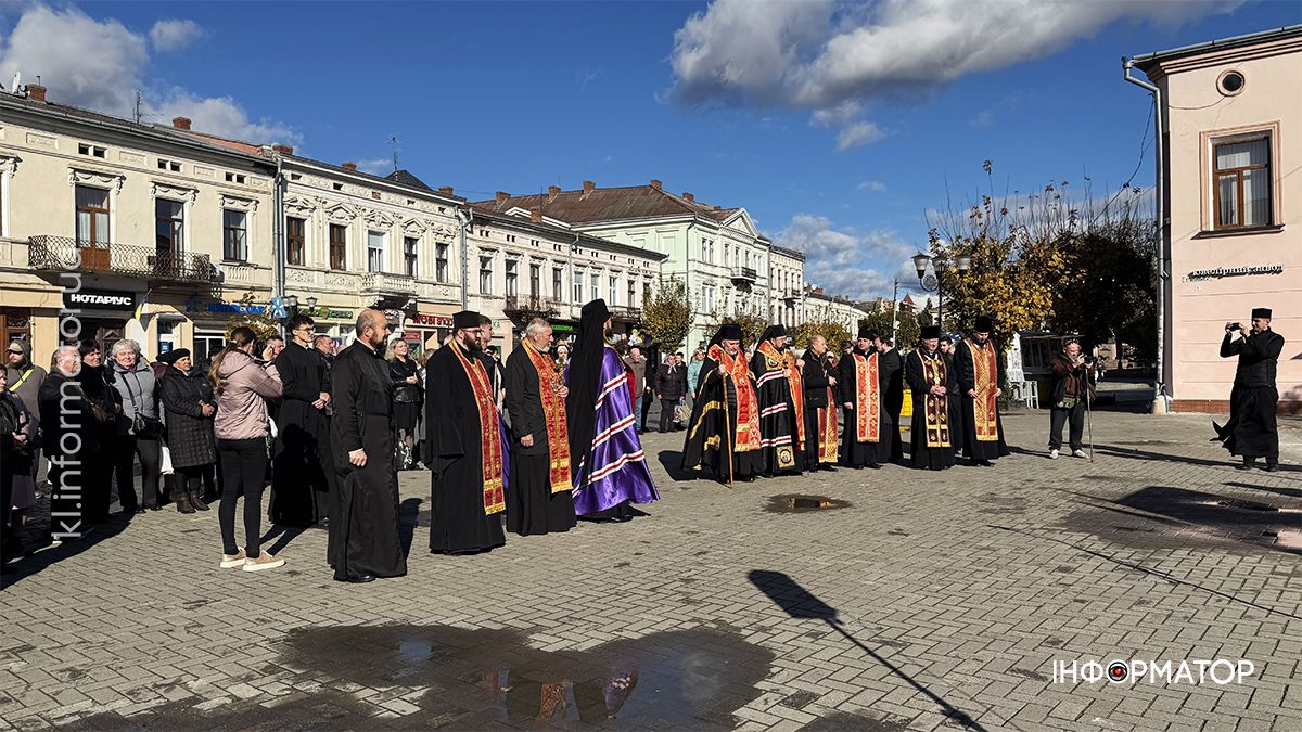 У центрі Коломиї відкрили та освятили цифровий меморіал у пам'ять про захисників 7