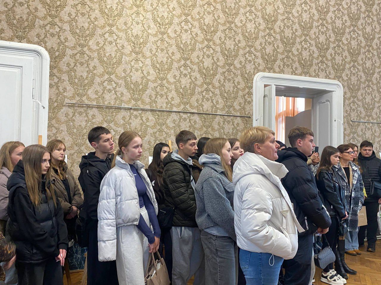 У Коломиї відкрили благодійну фотовиставку “Мистецтво порятунку” 3