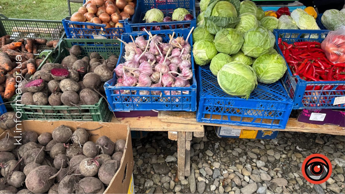 Скільки доведеться заплатити за цибулю, помідори та інші овочі на Торговиці у Коломиї 3