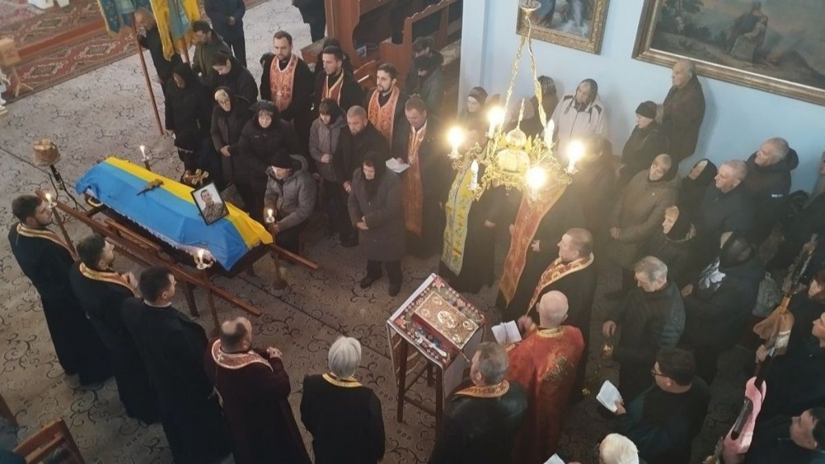 У Турці в останню путь провели захисника Василя Лісецького 3