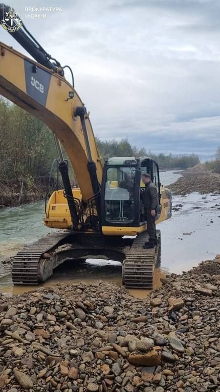 На Косівщині буковинець організував незаконний видобуток корисних копалин на річці Черемош 3