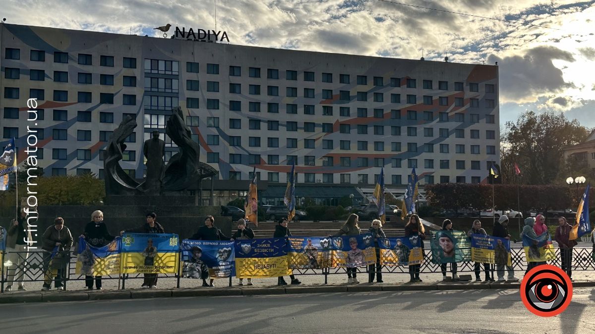 "Вогонь надії": акція-нагадування про зниклих безвісти та полонених захисників відбулася в Івано-Франківську 4
