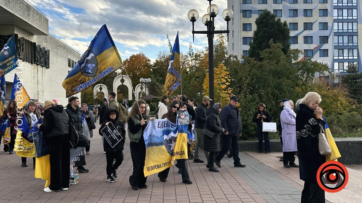 "Вогонь надії": акція-нагадування про зниклих безвісти та полонених захисників відбулася в Івано-Франківську 3