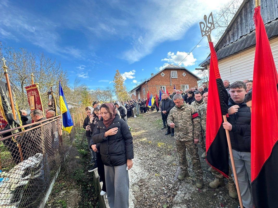 Назавжди 29: Надвірнянська громада попрощалася із захисником Андрієм Демидюком 4