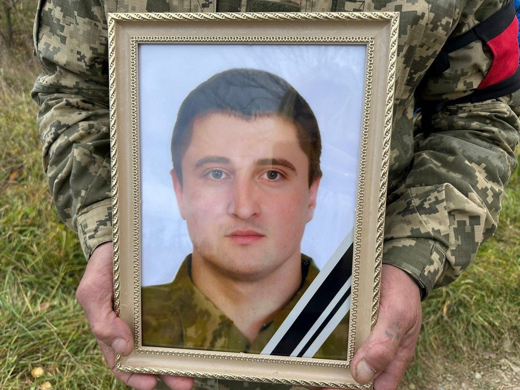 Назавжди 29: Надвірнянська громада попрощалася із захисником Андрієм Демидюком 1