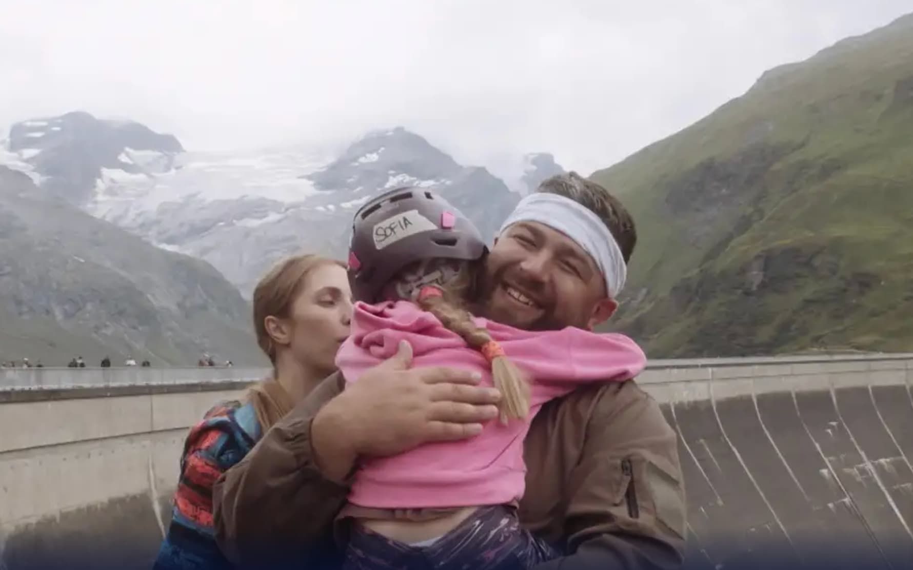 Ветеран з сімʼєю на ретриті в Альпах. Фото: DW Ветеран з сімʼєю на ретриті в Альпах. Фото: DW