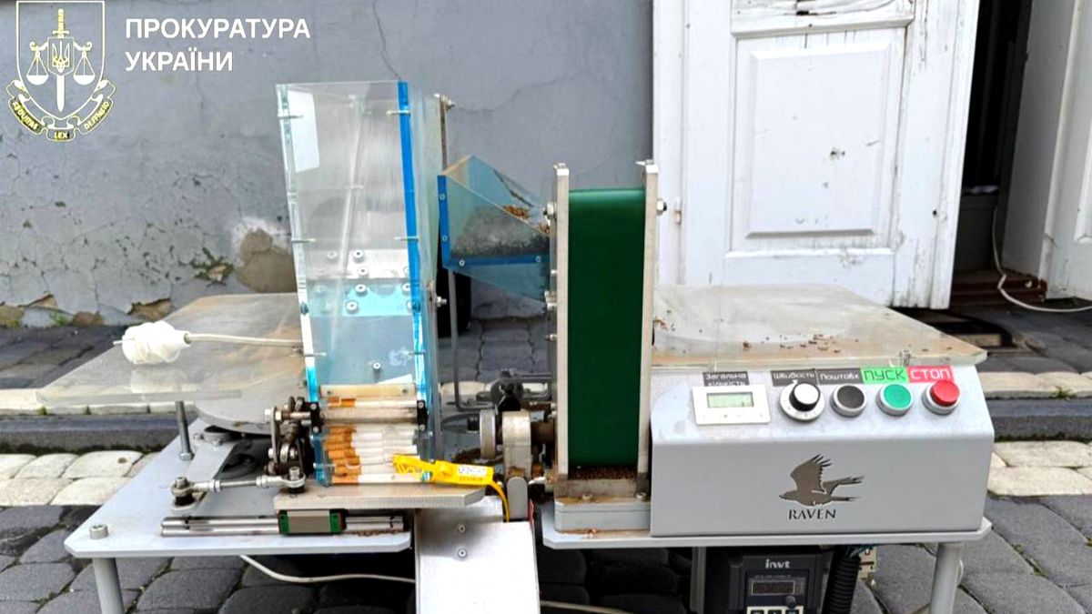 Четверо мешканців Коломийщини незаконно виготовляли цигарки. У них вилучили 648 000 контрафактних сигарет 2