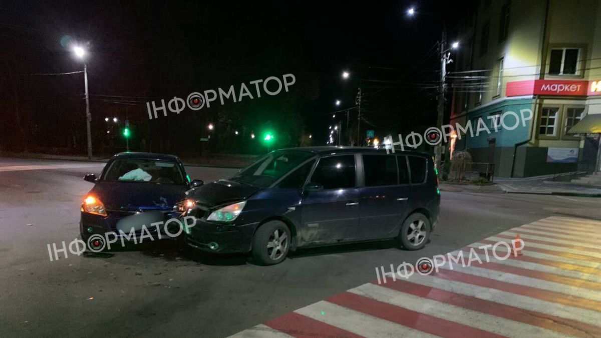 Вечірнє ДТП у Коломиї: автомобілі зіткнулися на перехресті 1