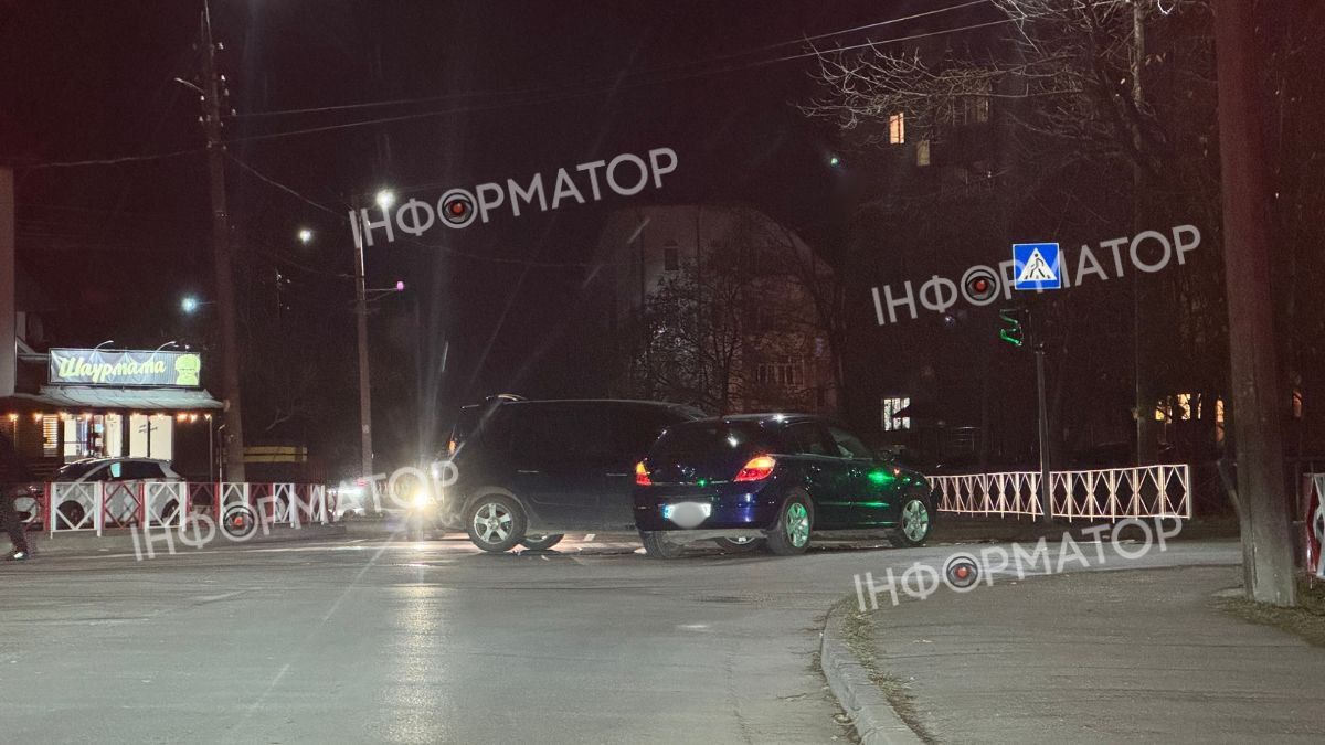 Вечірнє ДТП у Коломиї: автомобілі зіткнулися на перехресті 2