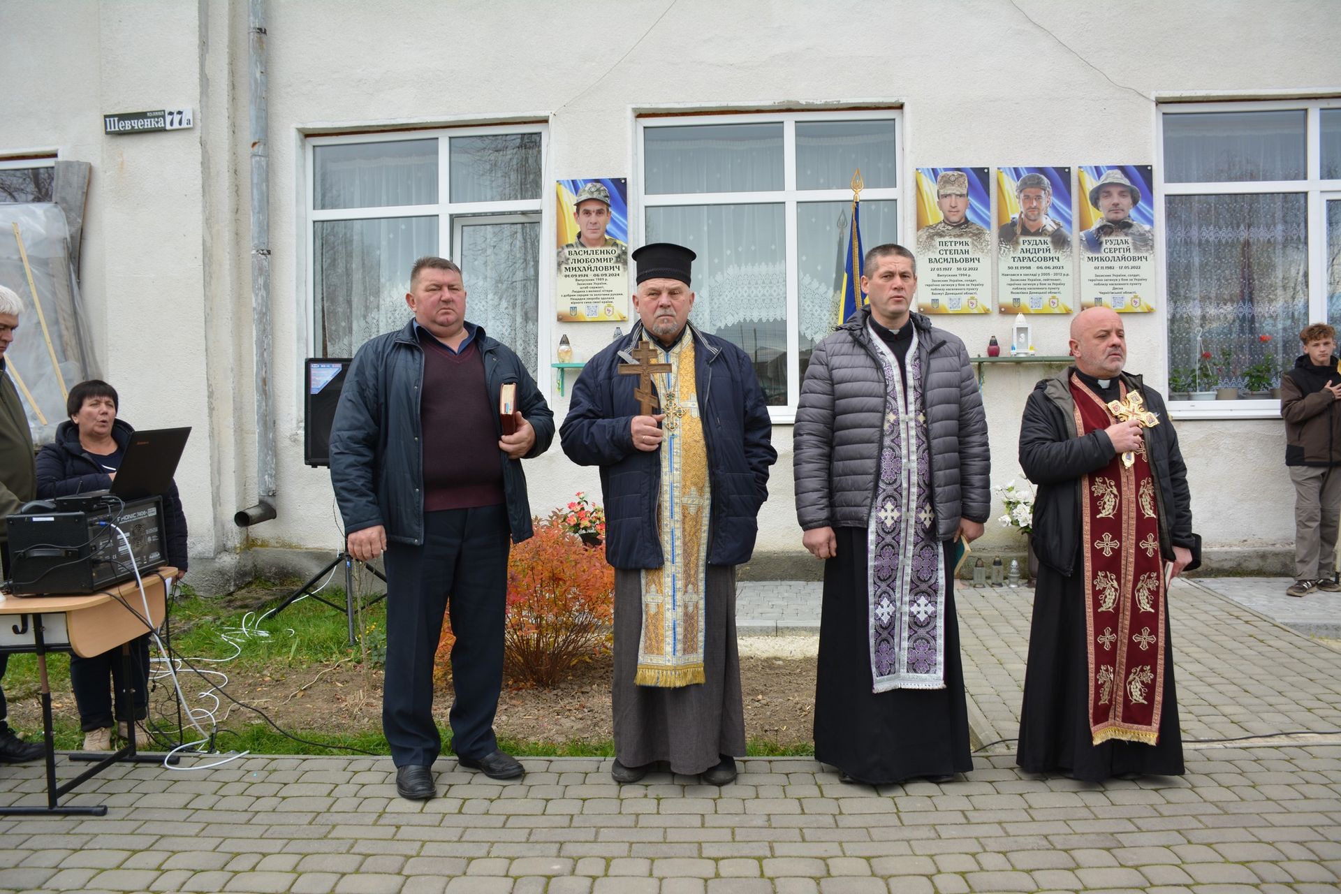 У Надвірнянській громаді відкрили памʼятні дошки трьом загиблим Героям 2