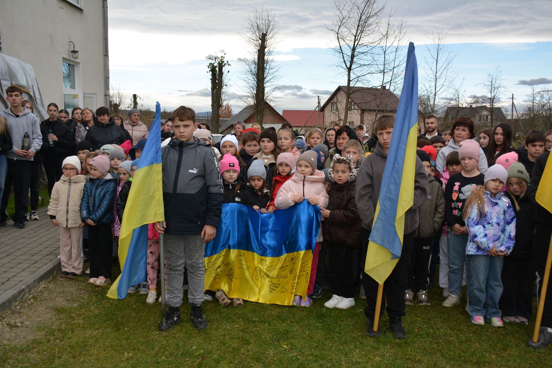У Надвірнянській громаді відкрили памʼятні дошки трьом загиблим Героям 6