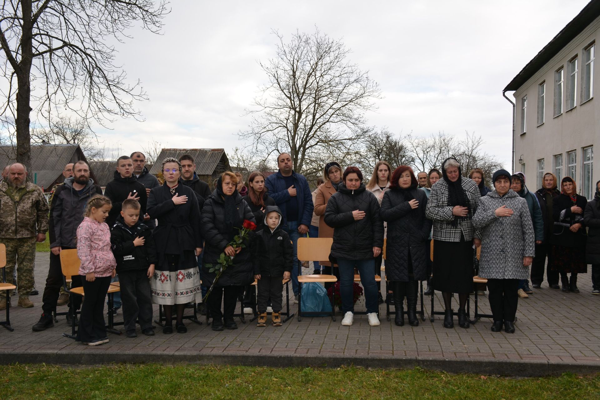 У Надвірнянській громаді відкрили памʼятні дошки трьом загиблим Героям 8