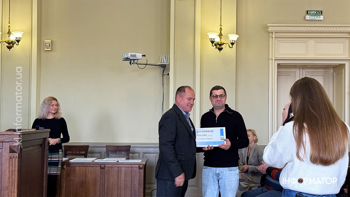 По 100 тисяч гривень на бізнес: у Коломиї вручили сертифікати переможцям кращих стартапів 2