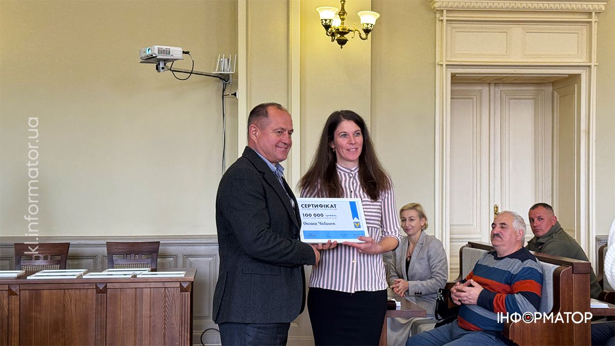 По 100 тисяч гривень на бізнес: у Коломиї вручили сертифікати переможцям кращих стартапів 3