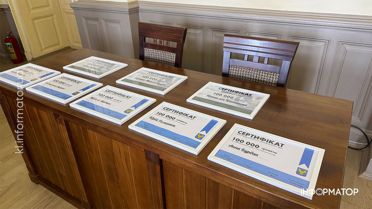 По 100 тисяч гривень на бізнес: у Коломиї вручили сертифікати переможцям кращих стартапів 9