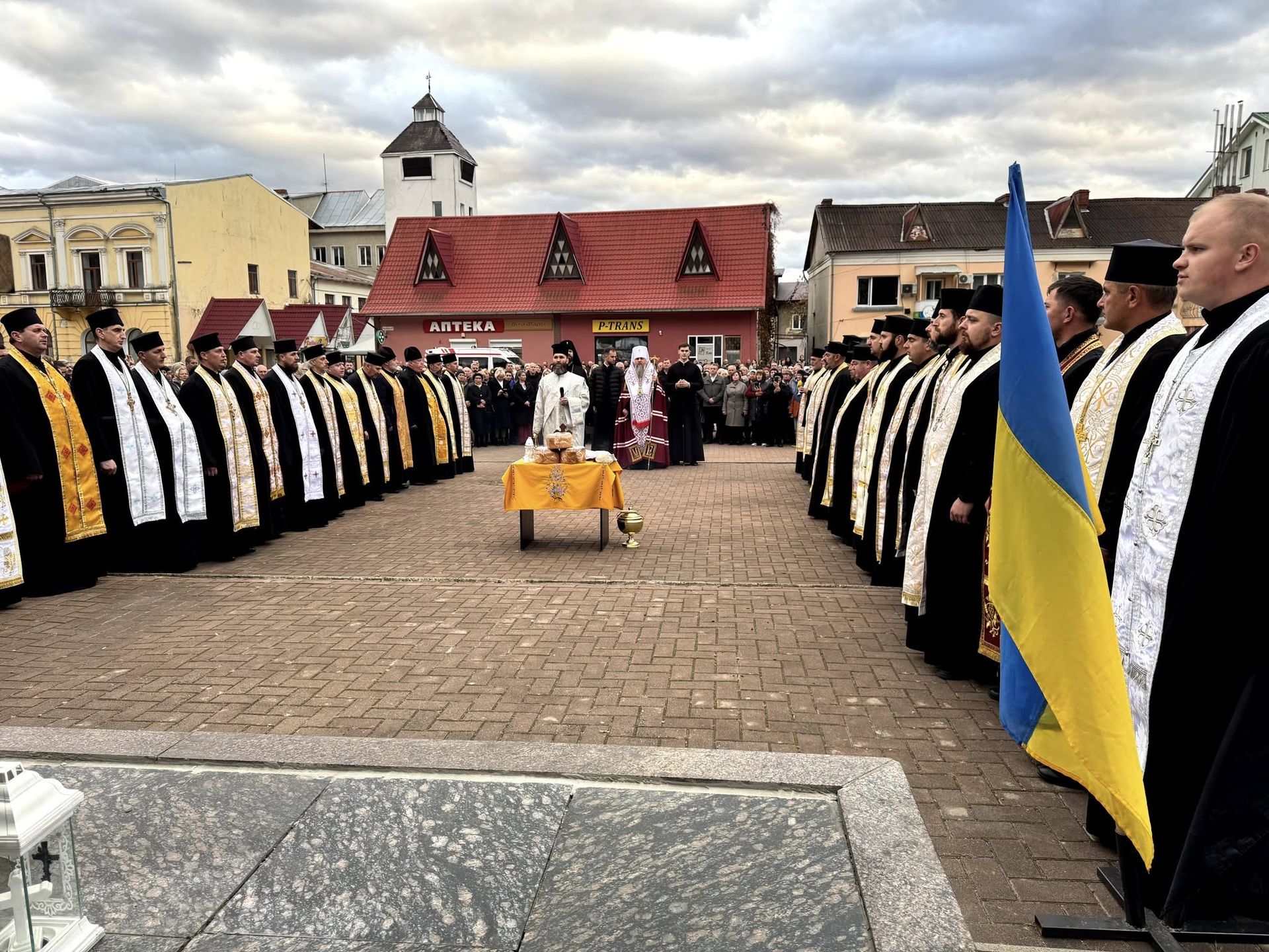 У Косові провели панахиду за полеглими Героями за участі Митрополита Епіфанія 4