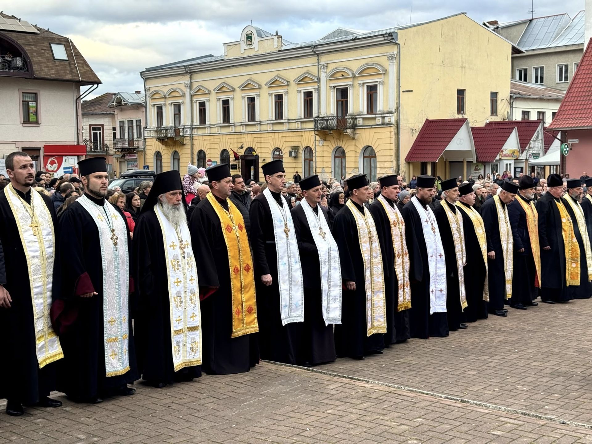 У Косові провели панахиду за полеглими Героями за участі Митрополита Епіфанія 7