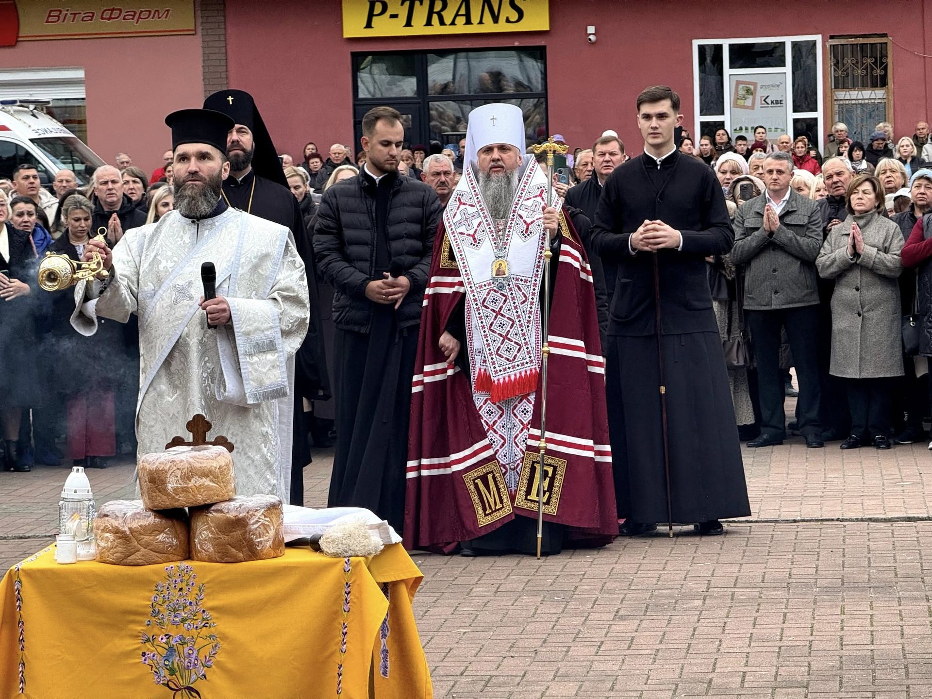У Косові провели панахиду за полеглими Героями за участі Митрополита Епіфанія 11