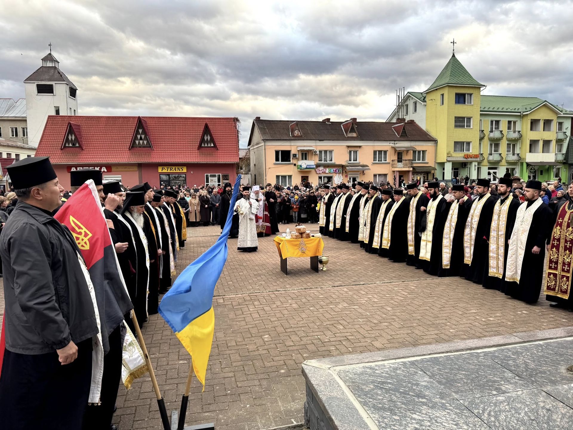 У Косові провели панахиду за полеглими Героями за участі Митрополита Епіфанія 12