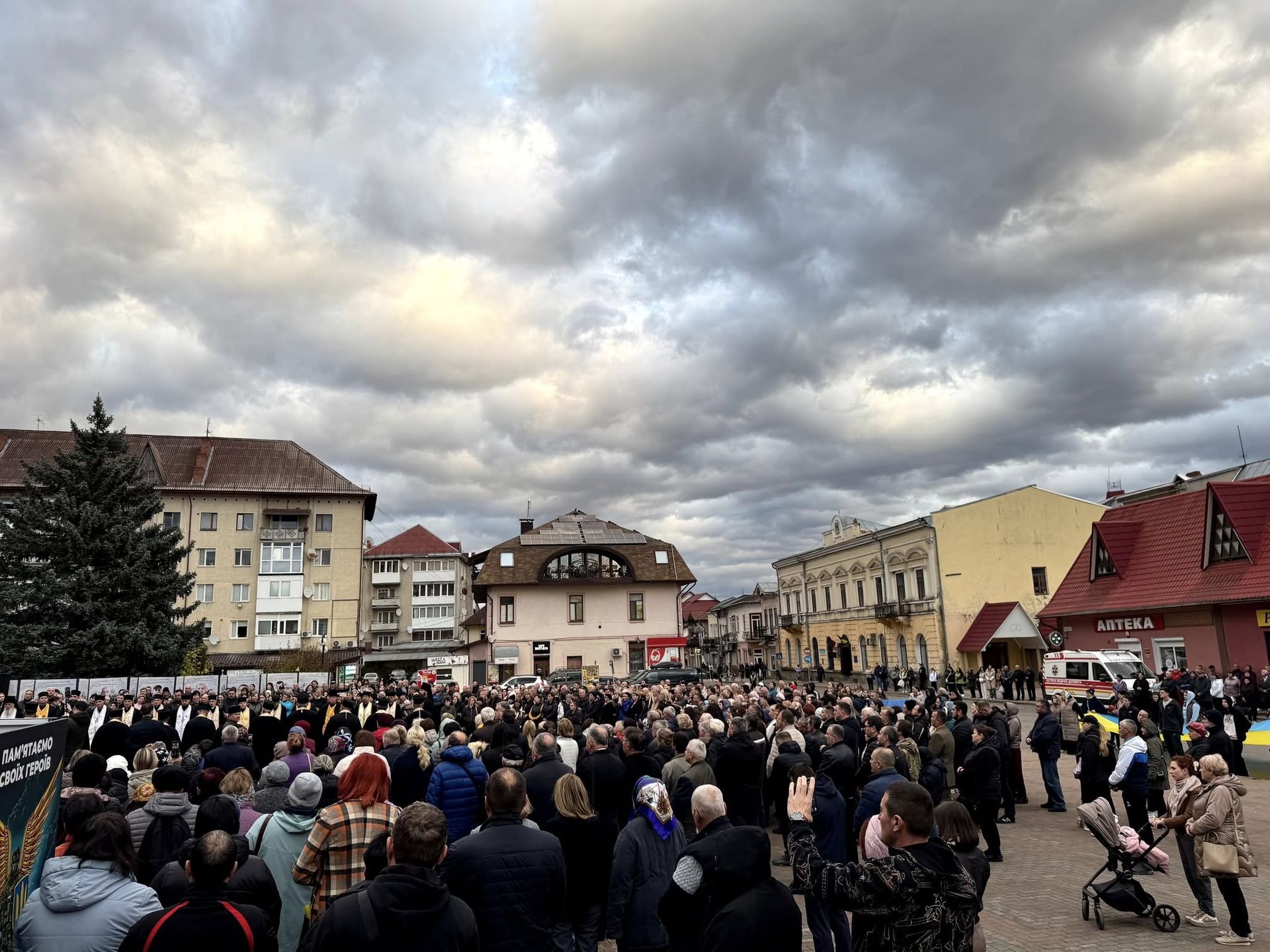 У Косові провели панахиду за полеглими Героями за участі Митрополита Епіфанія 15