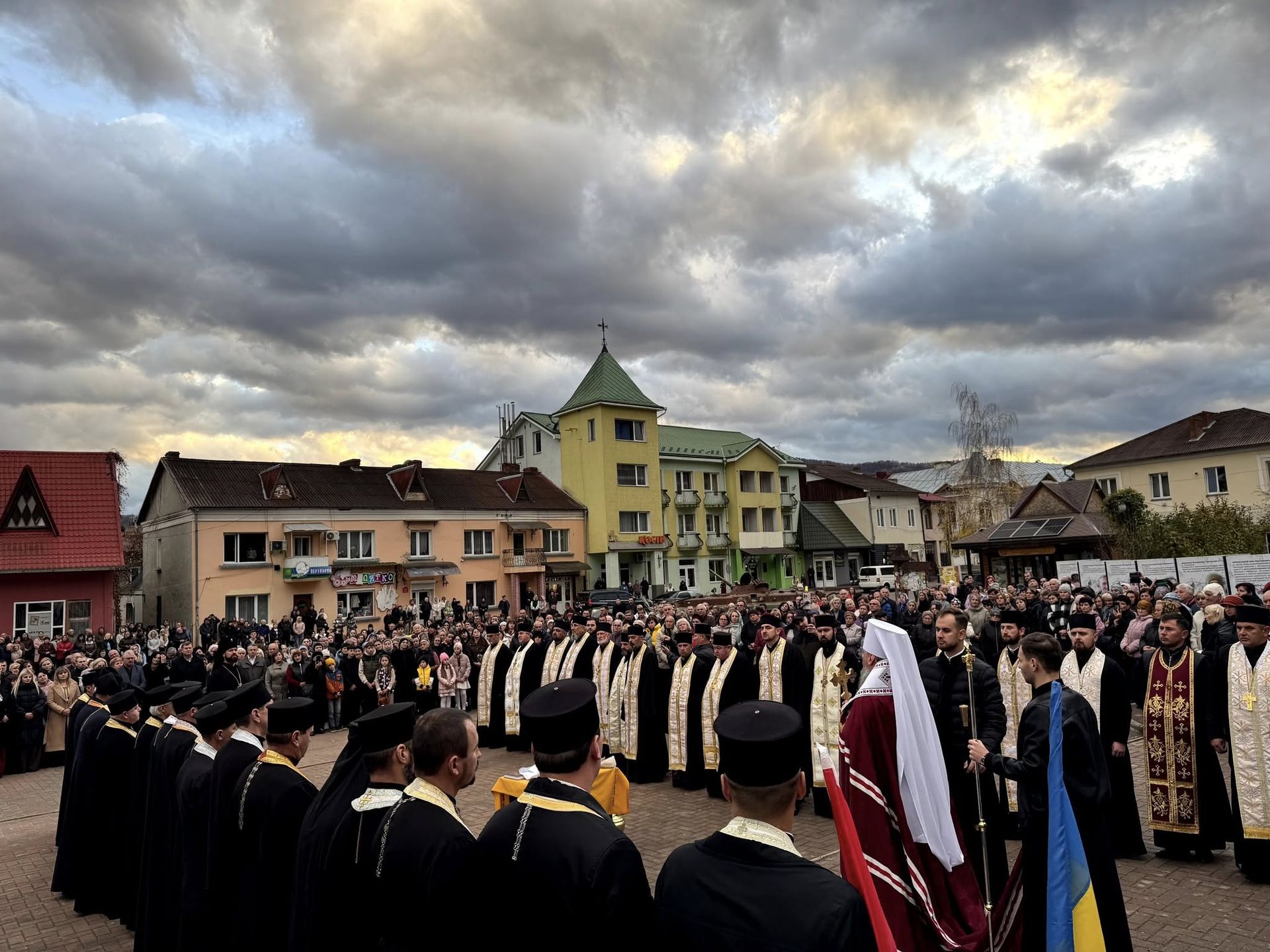 У Косові провели панахиду за полеглими Героями за участі Митрополита Епіфанія 13