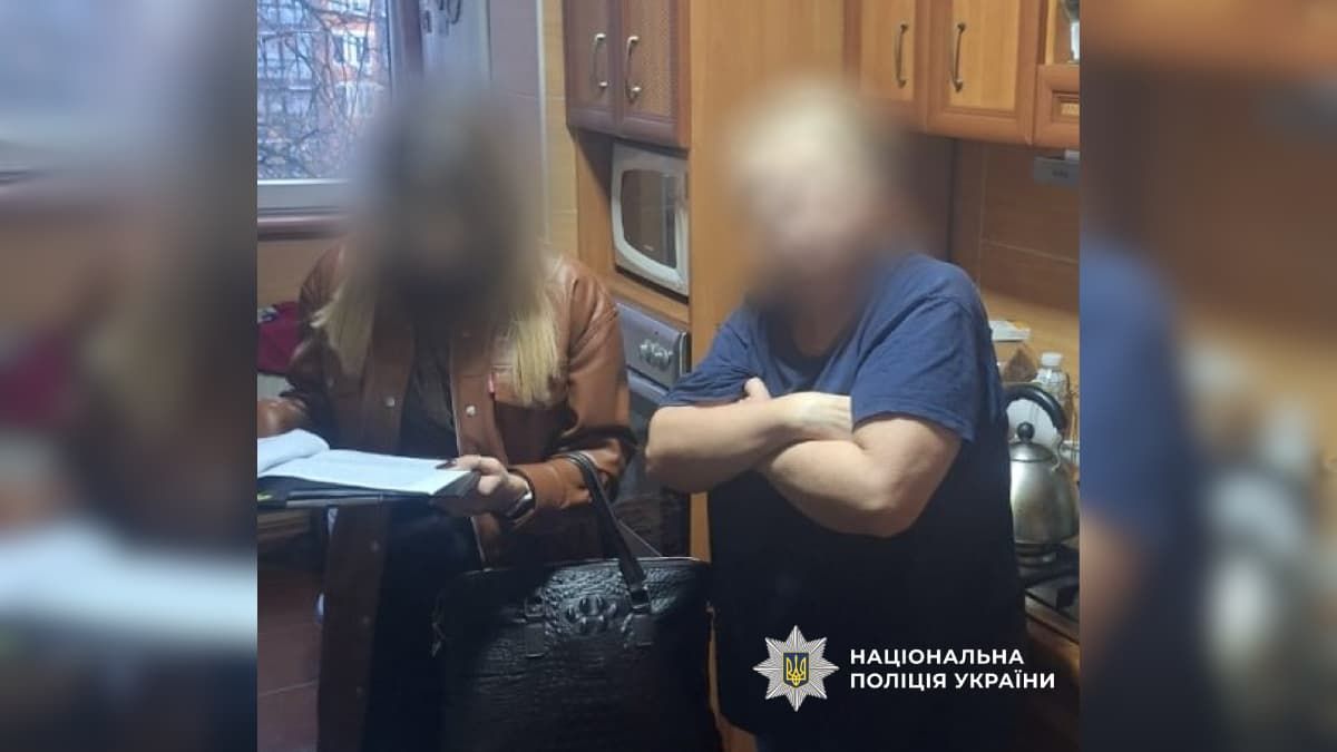 На Франківщині викрили санітарну інструкторку, яка “продавала свій вплив” за чверть мільйона