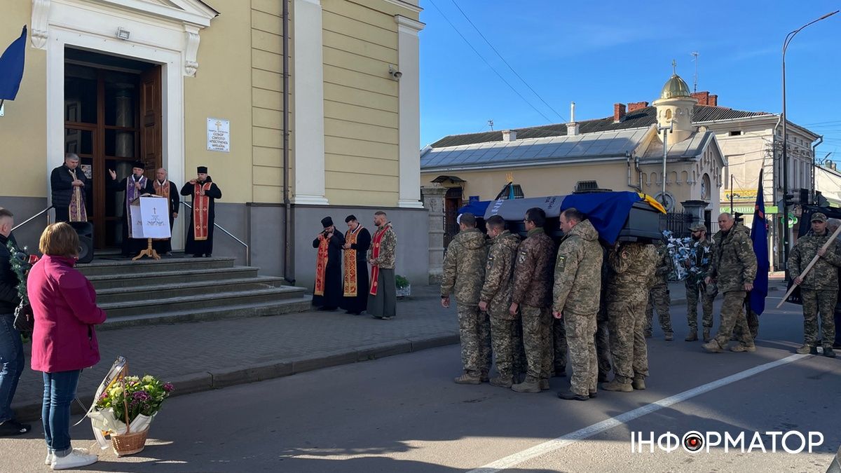 У Коломиї попрощалися із загиблим Героєм Володимиром Гринкевичем 16