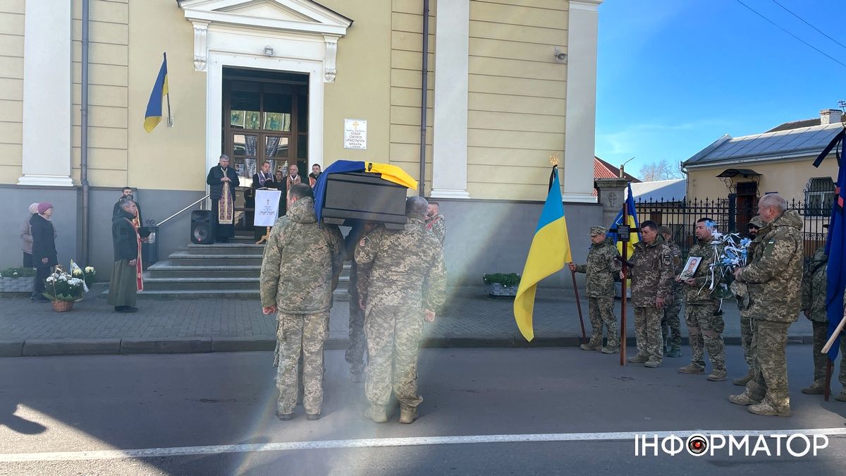 У Коломиї попрощалися із загиблим Героєм Володимиром Гринкевичем 14