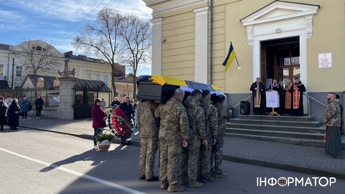 У Коломиї попрощалися із загиблим Героєм Володимиром Гринкевичем 13