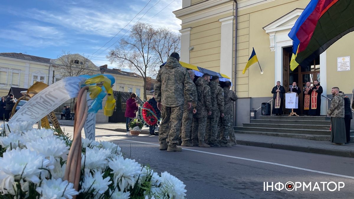 У Коломиї попрощалися із загиблим Героєм Володимиром Гринкевичем 12