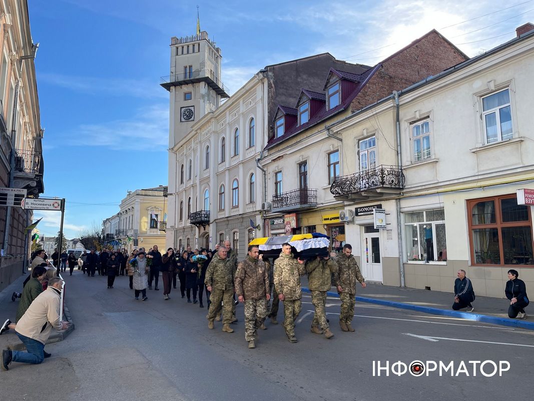 У Коломиї попрощалися із загиблим Героєм Володимиром Гринкевичем 11