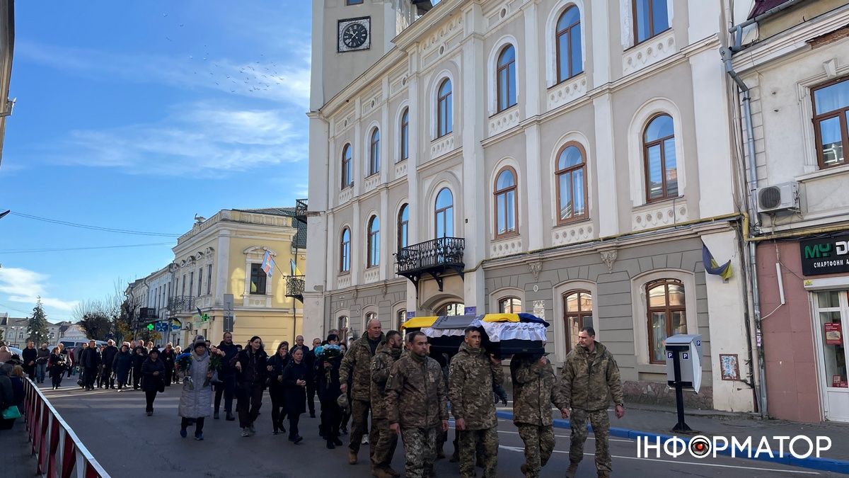 У Коломиї попрощалися із загиблим Героєм Володимиром Гринкевичем 10