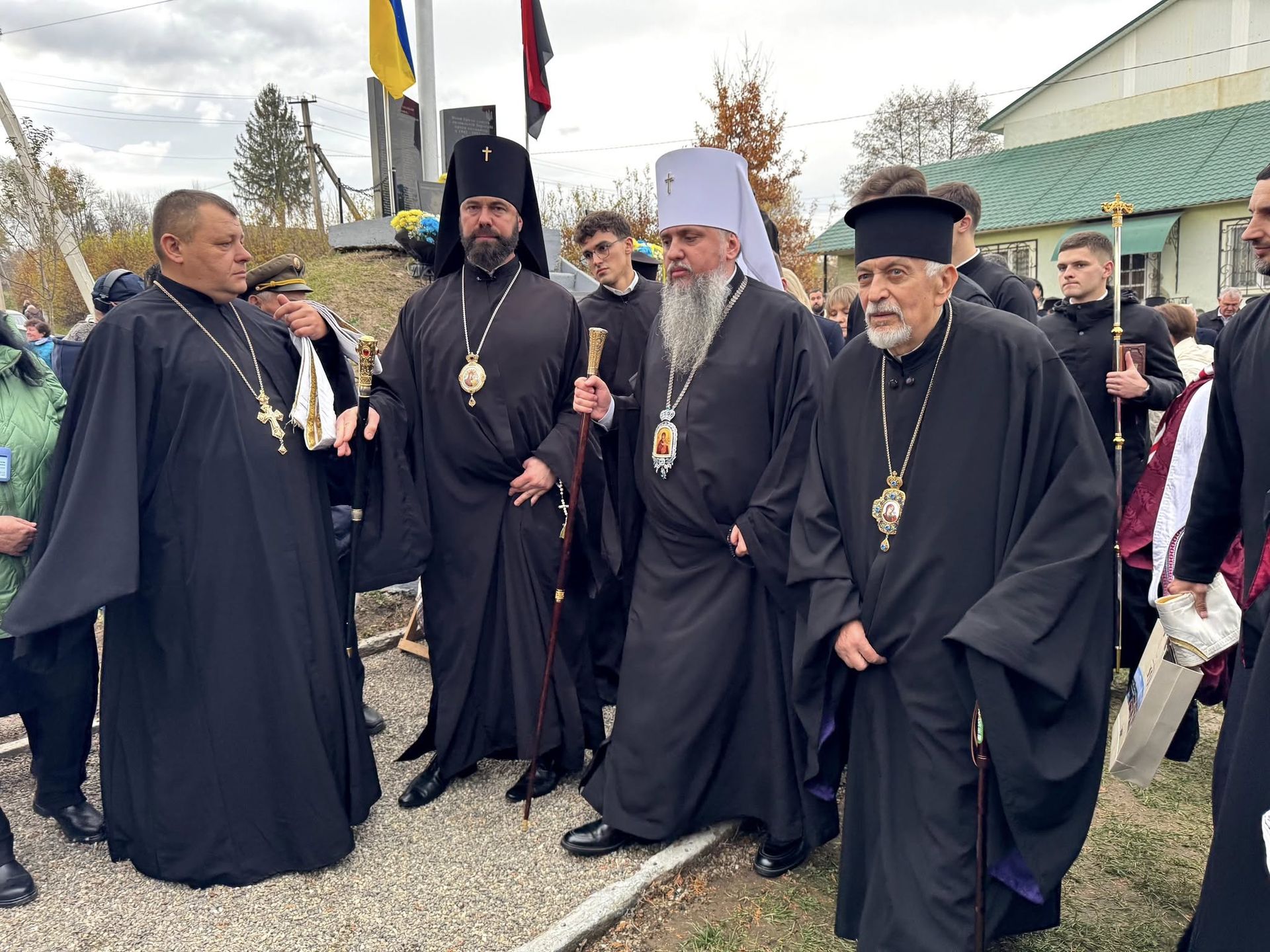 На Косівщині відкрили пам’ятник Святійшому Патріарху Володимиру Романюку 3