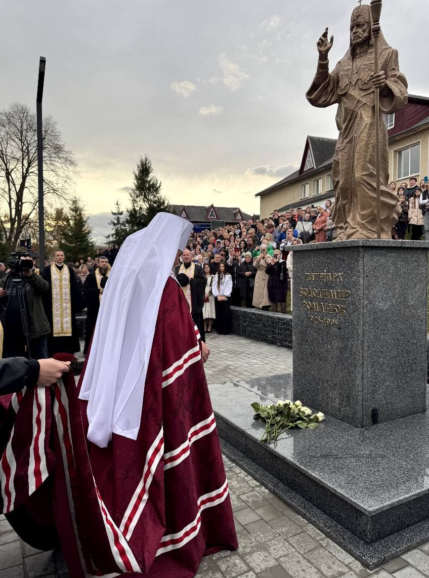 На Косівщині відкрили пам’ятник Святійшому Патріарху Володимиру Романюку 5