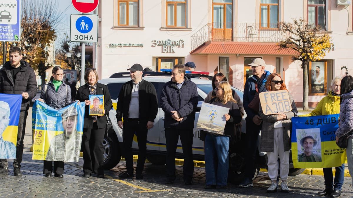 "Полон вбиває": у Коломиї відбулась акція-нагадування про військовополонених і зниклих безвісти захисників 5