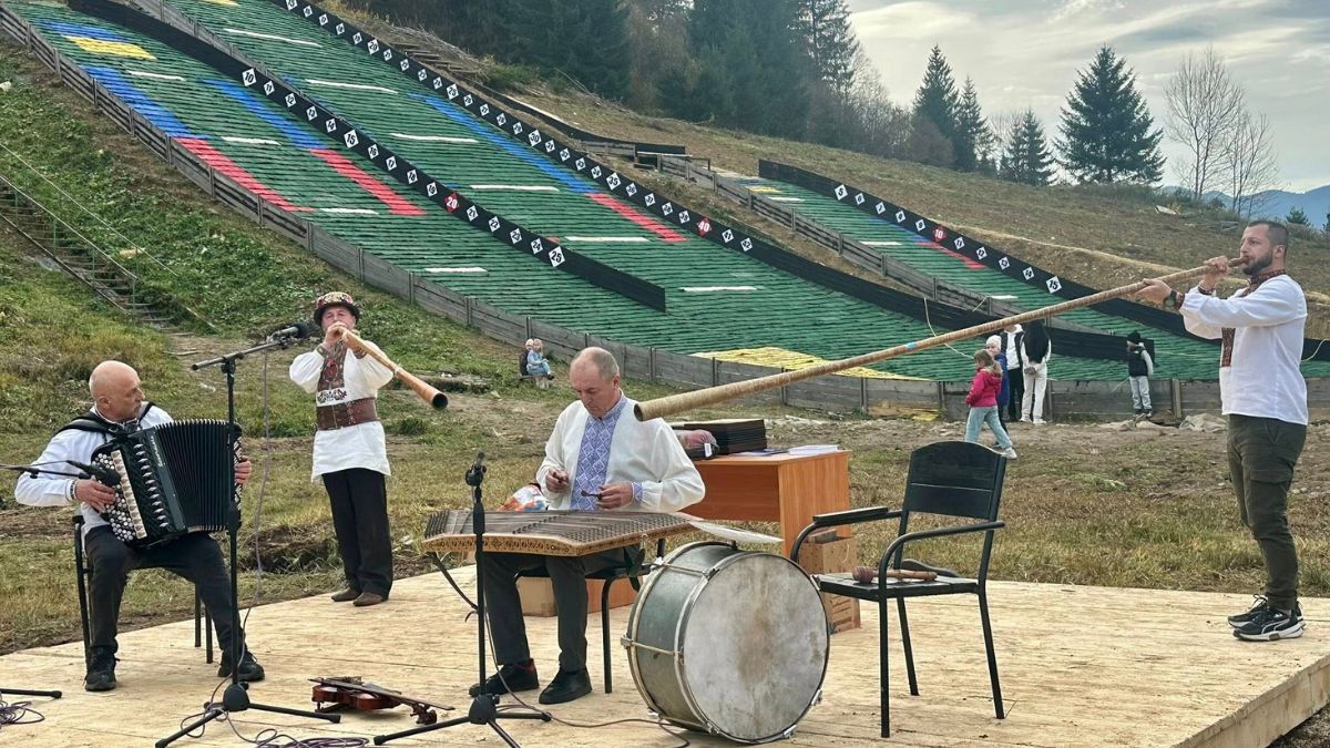У Верховині відкрили оновлений комплекс трамплінів на спортивній базі «Черемош» 3
