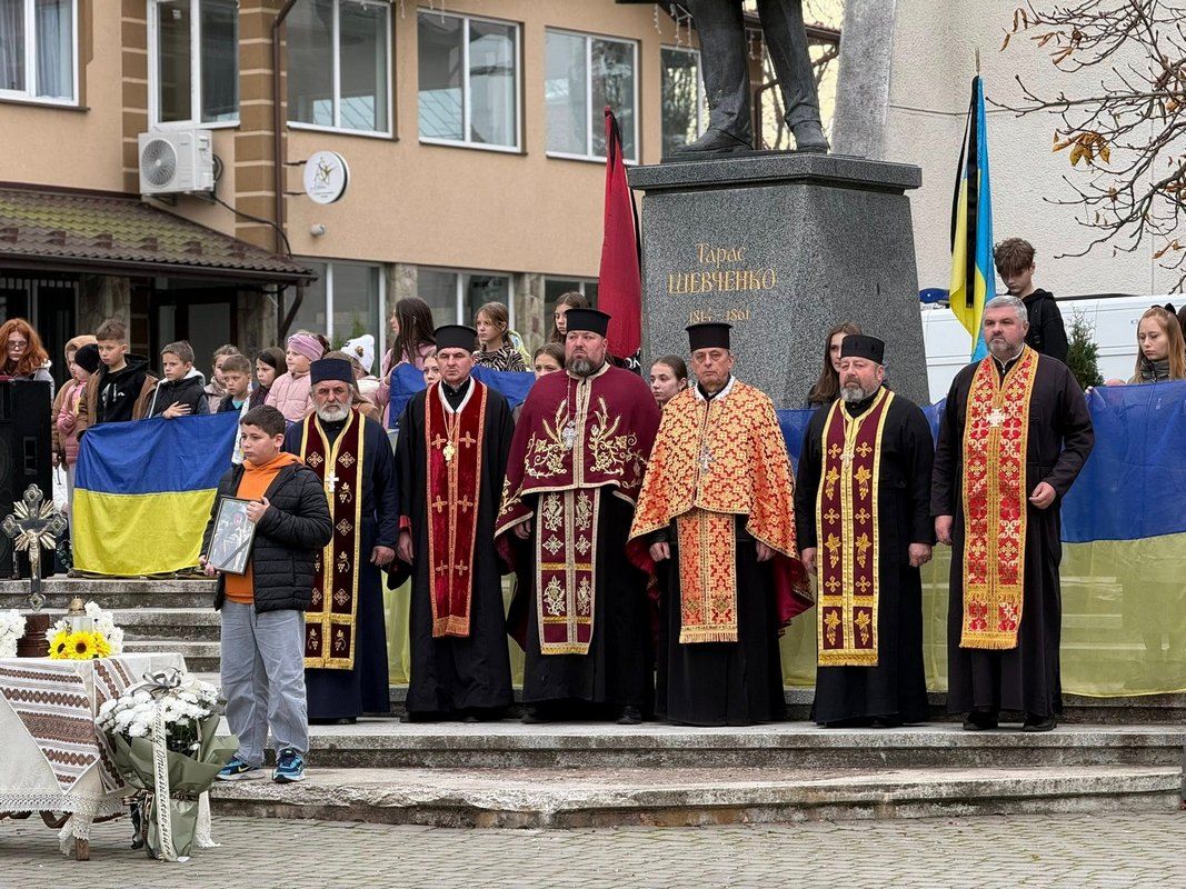 В Отинії зустріли скорботний кортеж воїна Миколи Жураківського 5
